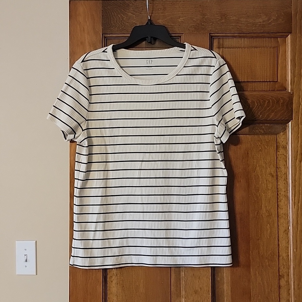 Gap tee